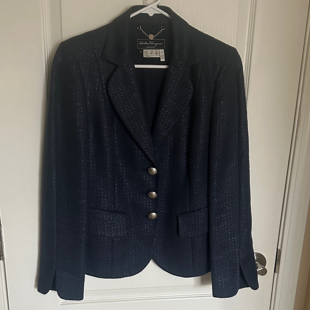 FERRAGAMO Navy Blazer Silver Buttons Sz 42 beautiful Authentic Fits a 6